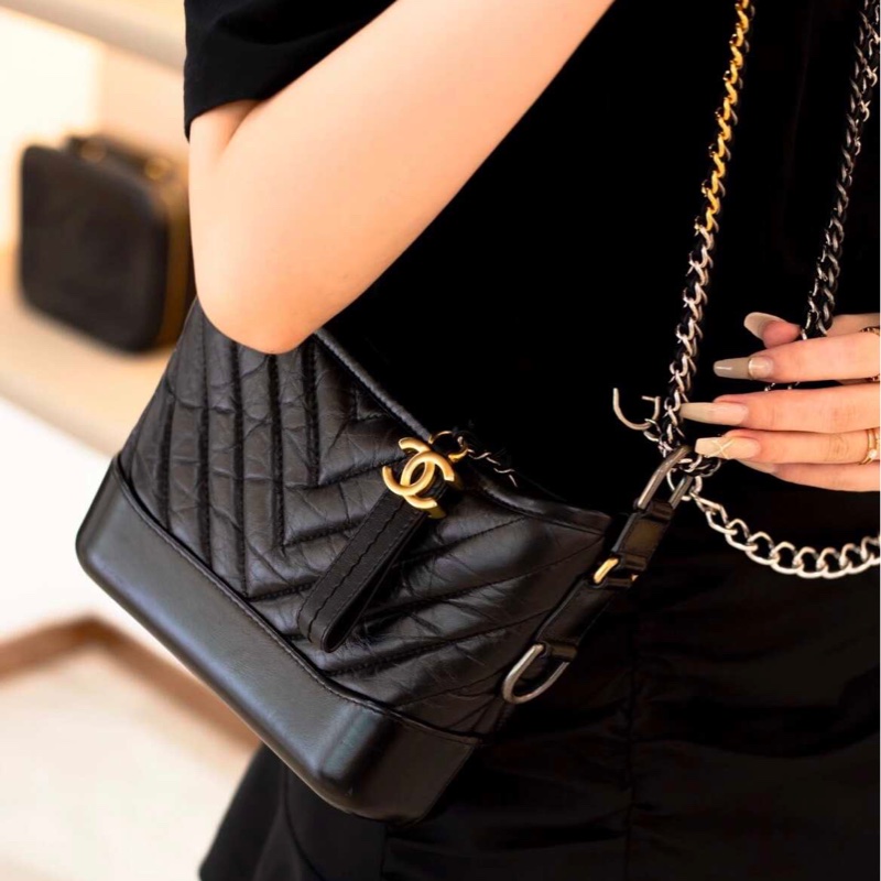 Chanel香奈兒 小號流浪包流浪包黑色v紋-3
