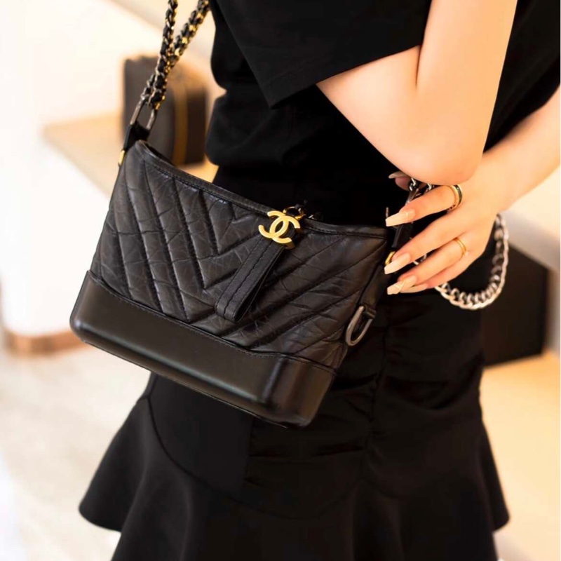 Chanel香奈兒 小號流浪包流浪包黑色v紋-4