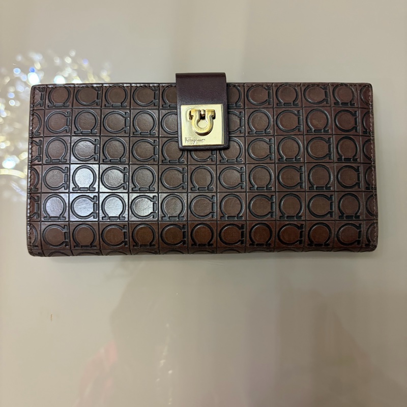 Ferragamo 滿版Logo壓紋長夾-6