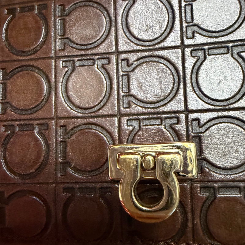 Ferragamo 滿版Logo壓紋長夾-10
