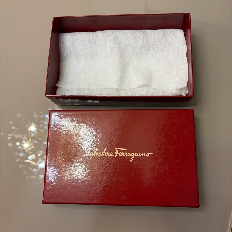 Ferragamo 滿版Logo壓紋長夾-13