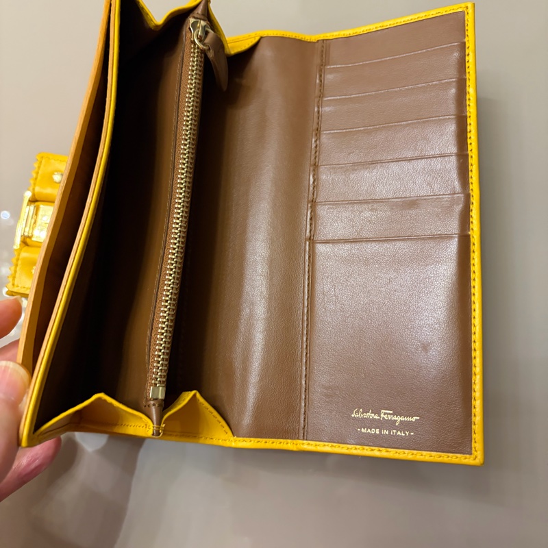 Ferragamo 芥末黃蝴蝶結Logo長夾-4
