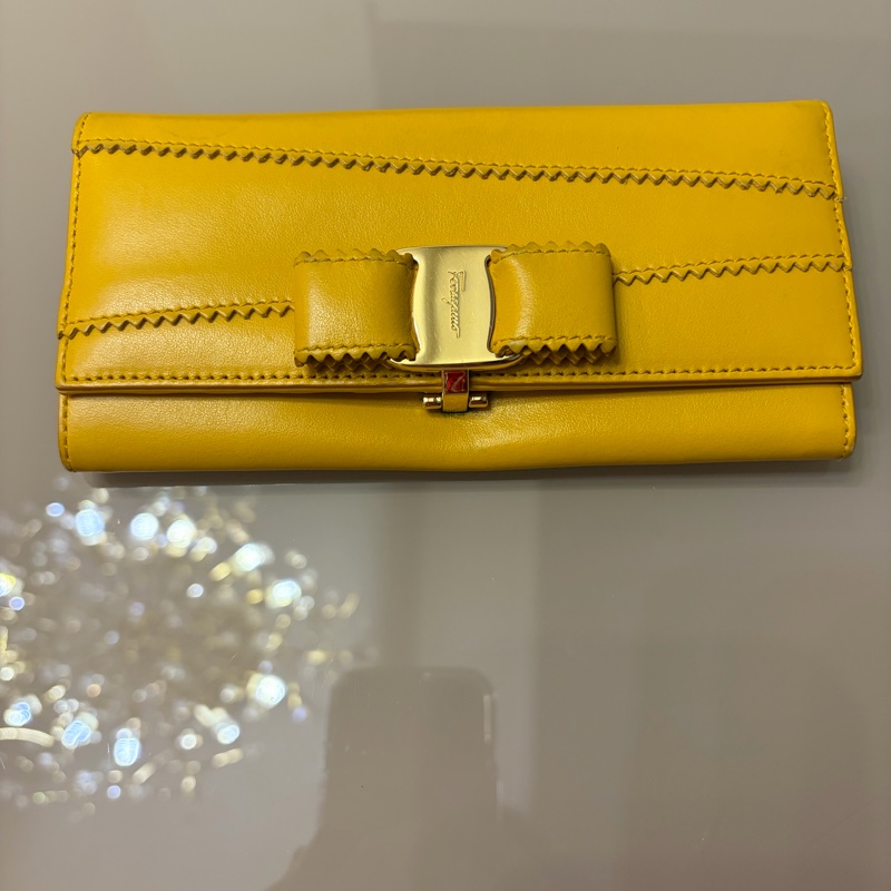 Ferragamo 芥末黃蝴蝶結Logo長夾-5
