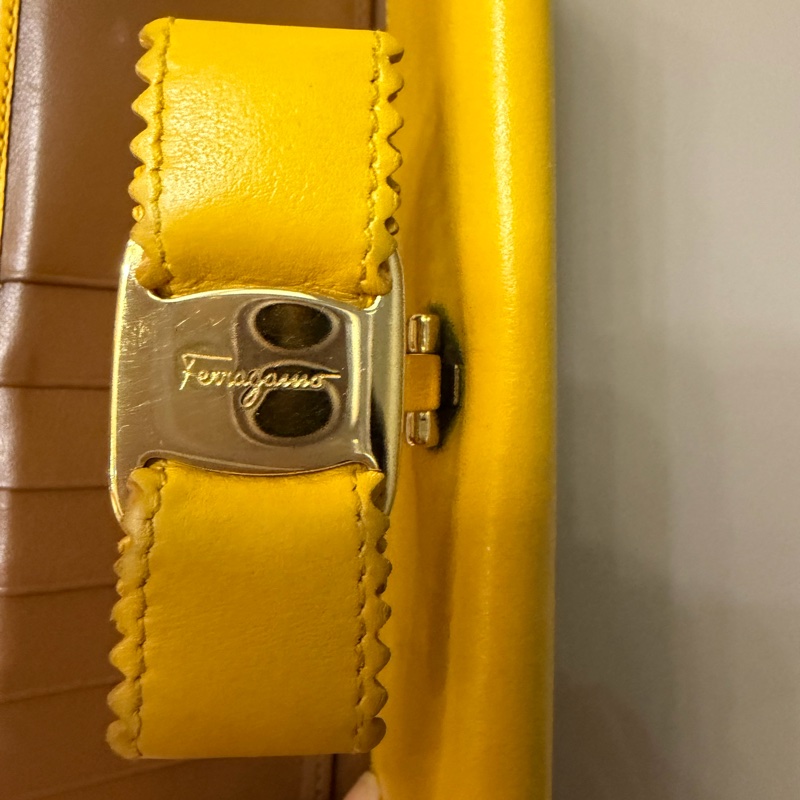 Ferragamo 芥末黃蝴蝶結Logo長夾-10