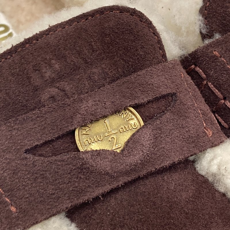 MIU MIU 穆穆 2024 秋冬 樂福鞋 平底鞋 麂皮 羊毛 巧克力色 金釦-4