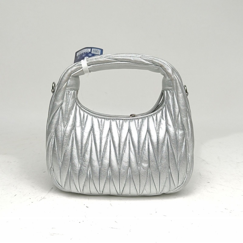 MIUMIU Matelasse褶皺腋下包HOBO銀色羊皮-2