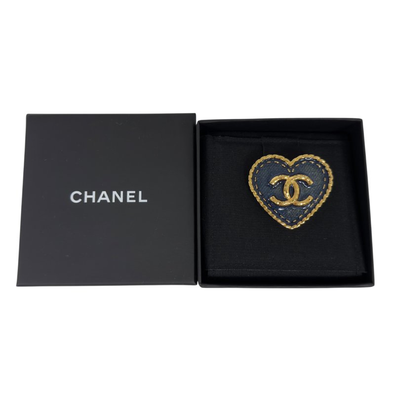 CHANEL *罕有* CC 牛仔 愛心 胸針-9