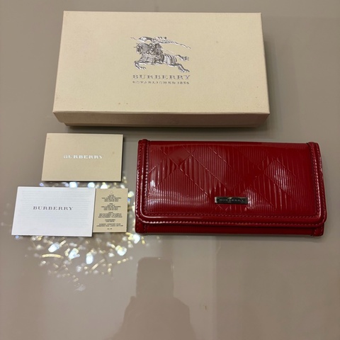 Burberry品牌格紋壓紋長夾