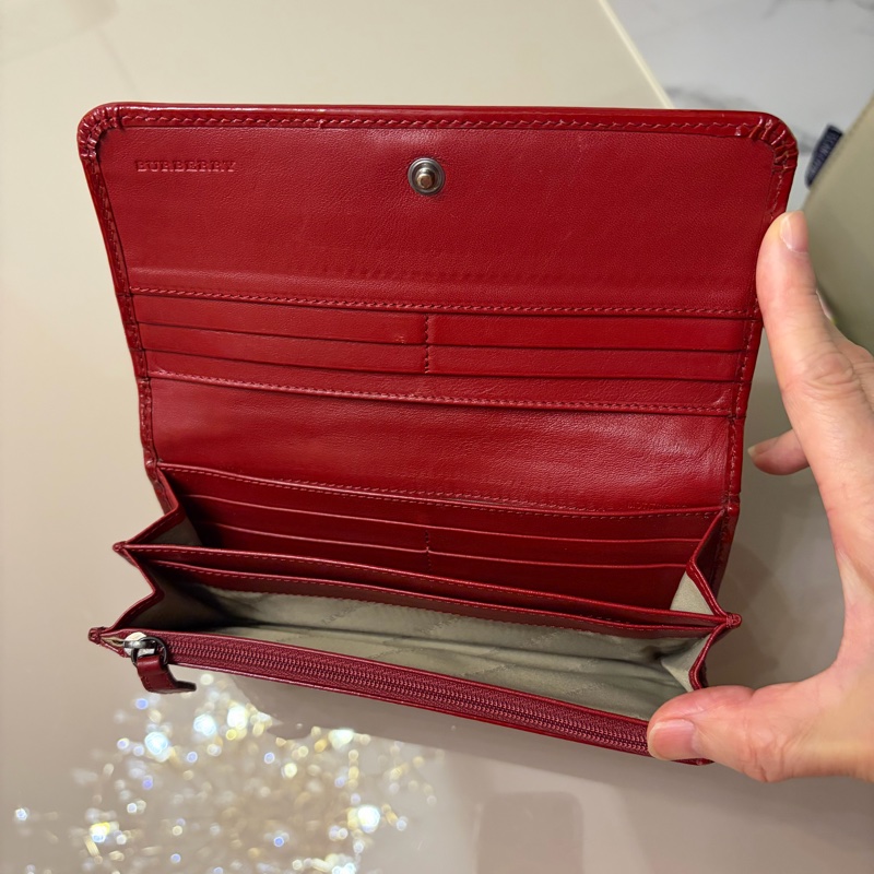 Burberry品牌格紋壓紋長夾-8