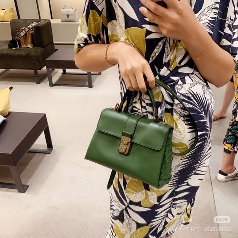 BV Piazza綠色拼色手提肩背斜背包26*16*10 98新配件塵袋