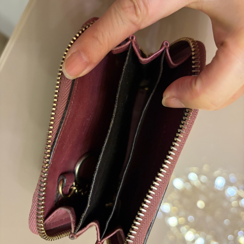 Gucci Logo壓紋卡夾附鑰匙鏈-1