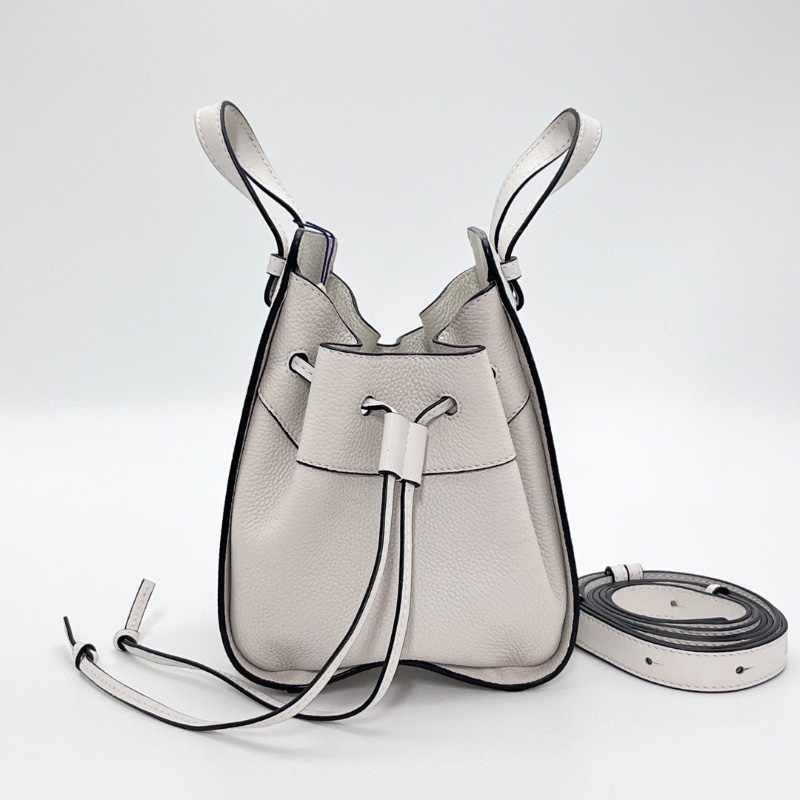 LOEWE 白色銀扣 mini 抽繩吊床包14*20*11 98新配件塵袋-1