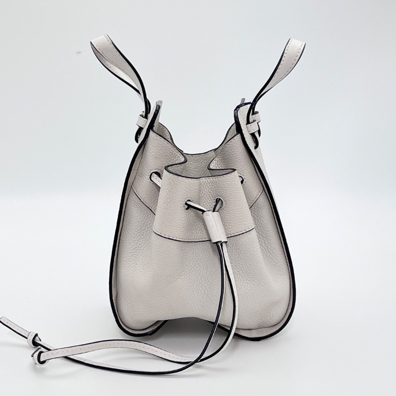 LOEWE 白色銀扣 mini 抽繩吊床包14*20*11 98新配件塵袋-5