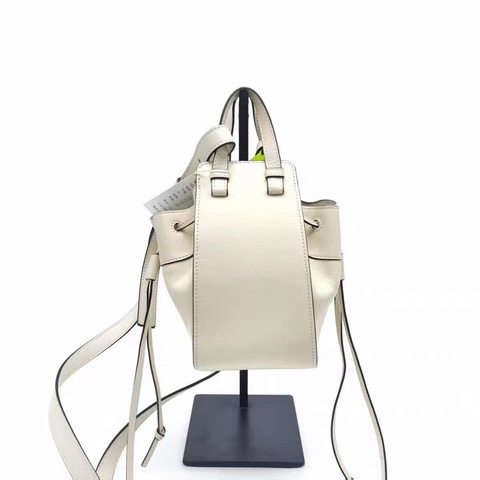 LOEWE 白色銀扣 mini 抽繩吊床包14*20*11 9新配件塵袋