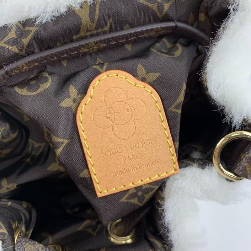 LV 聖誕限定 Vivienne滑雪 泰迪毛絨mini書包 芯片款15*17 98新配件塵袋-3