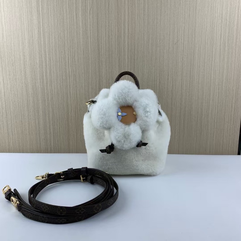LV 聖誕限定 Vivienne滑雪 泰迪毛絨mini書包 芯片款15*17 98新配件塵袋-8