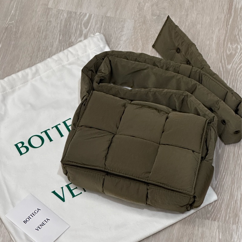 全新BV Bottega Veneta Small Padded Cassette 尼龍斜背包-2