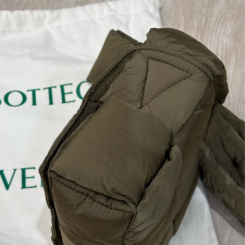 全新BV Bottega Veneta Small Padded Cassette 尼龍斜背包-3
