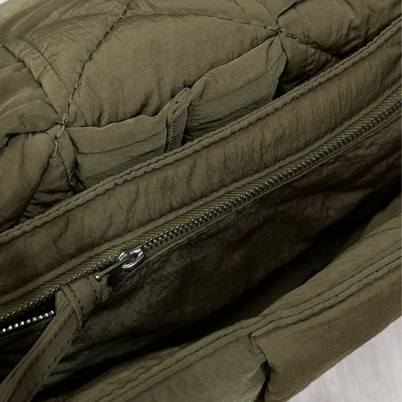 全新BV Bottega Veneta Small Padded Cassette 尼龍斜背包-6