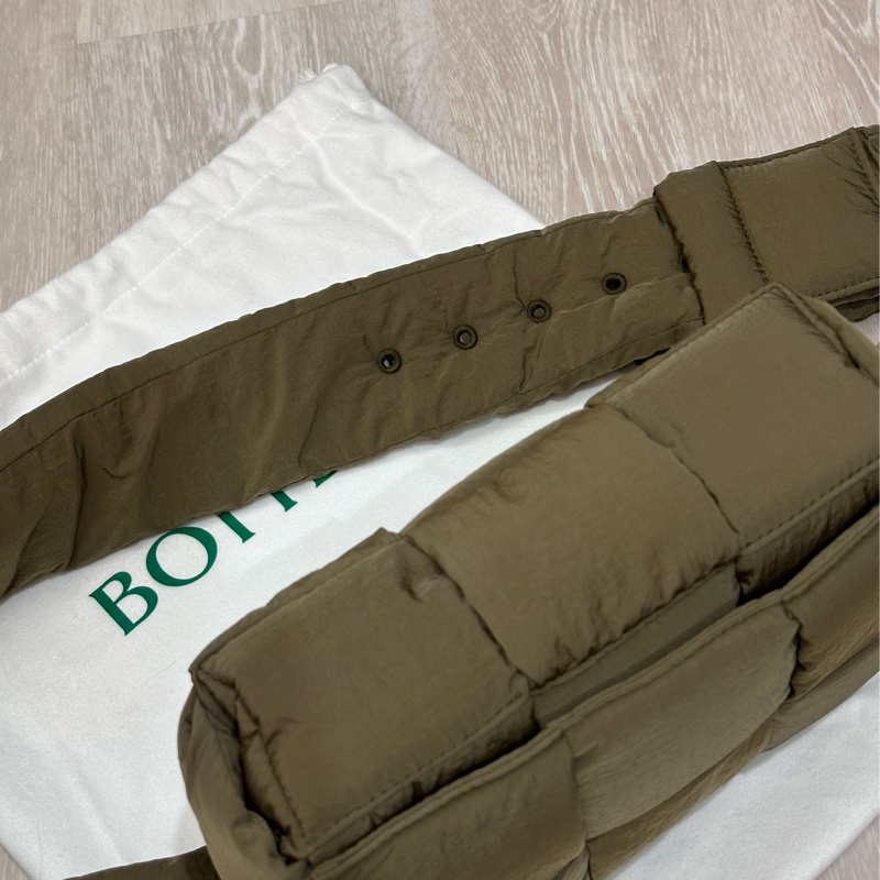 全新BV Bottega Veneta Small Padded Cassette 尼龍斜背包-8