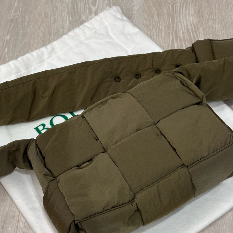 全新BV Bottega Veneta Small Padded Cassette 尼龍斜背包-9