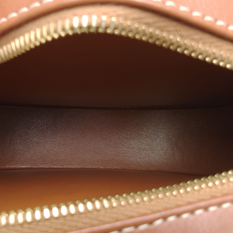 CELINE 凱旋門浮雕月餅包小號焦糖色牛皮金扣-4