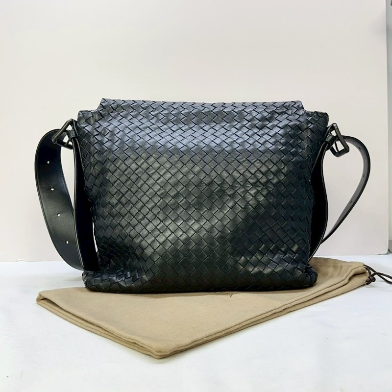 BV 編織小羊皮翻蓋式郵差包-1