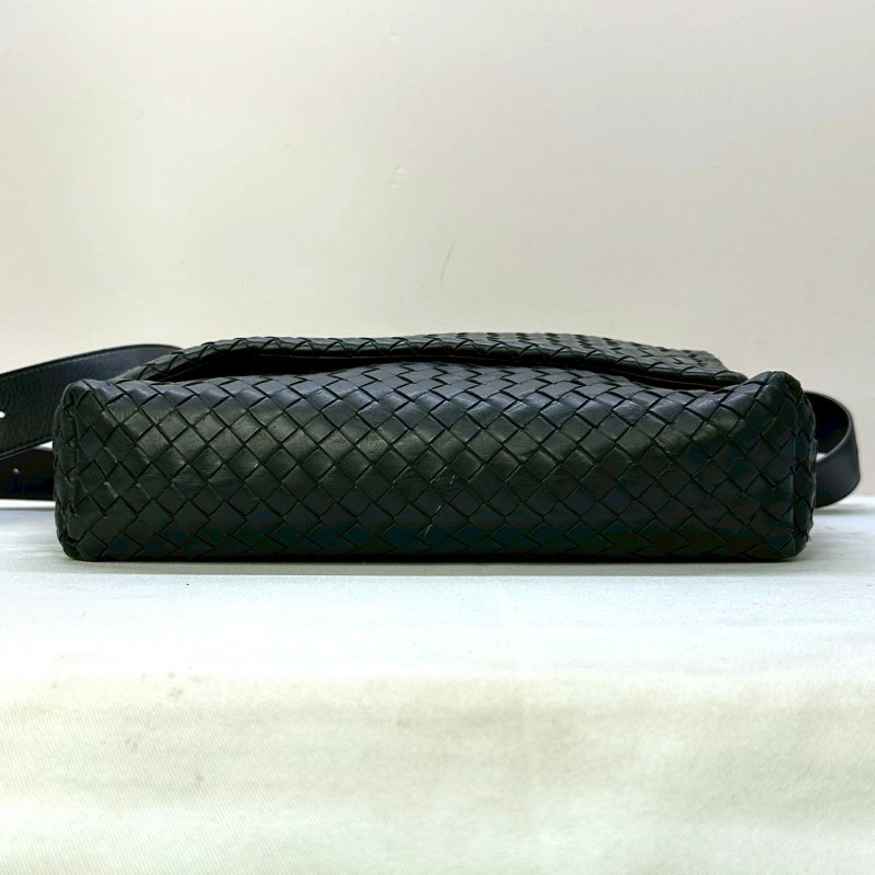 BV 編織小羊皮翻蓋式郵差包-5