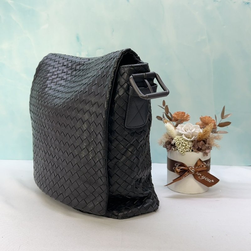 BV 編織翻蓋郵差包-2