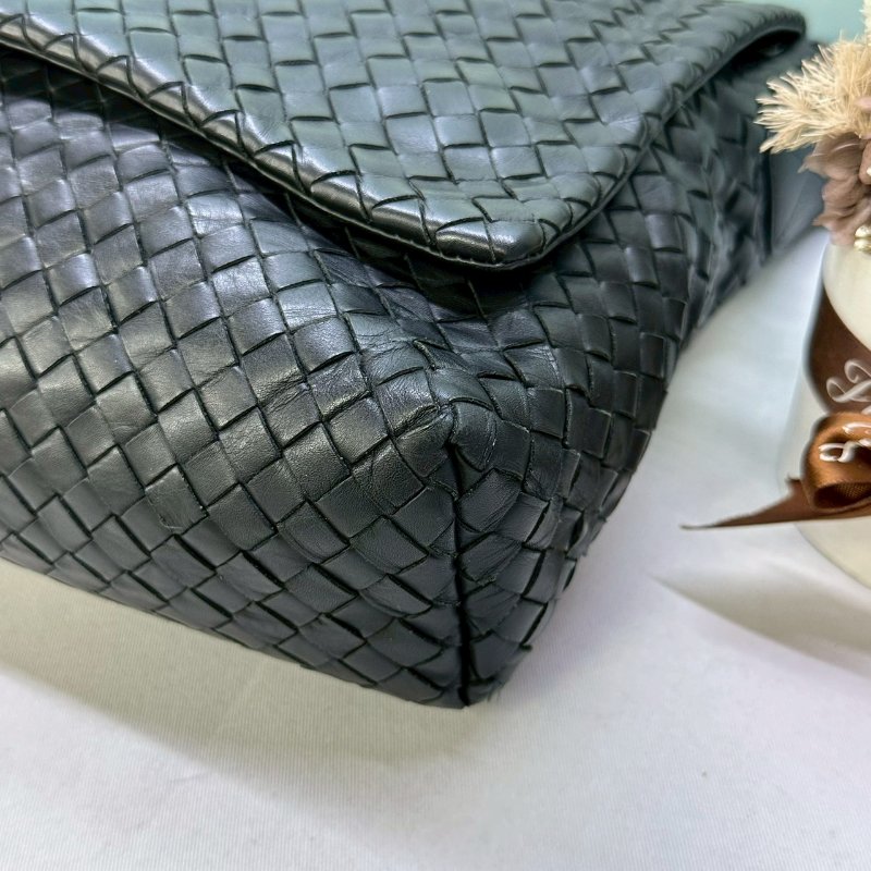 BV 編織翻蓋郵差包-7