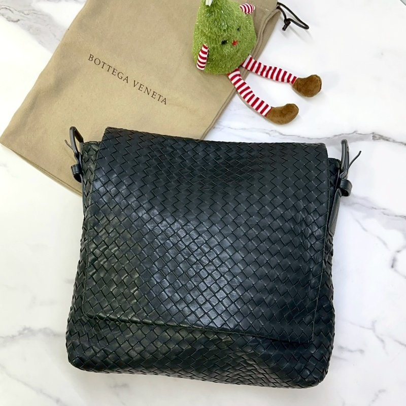 BV 小羊皮翻蓋郵差包-0