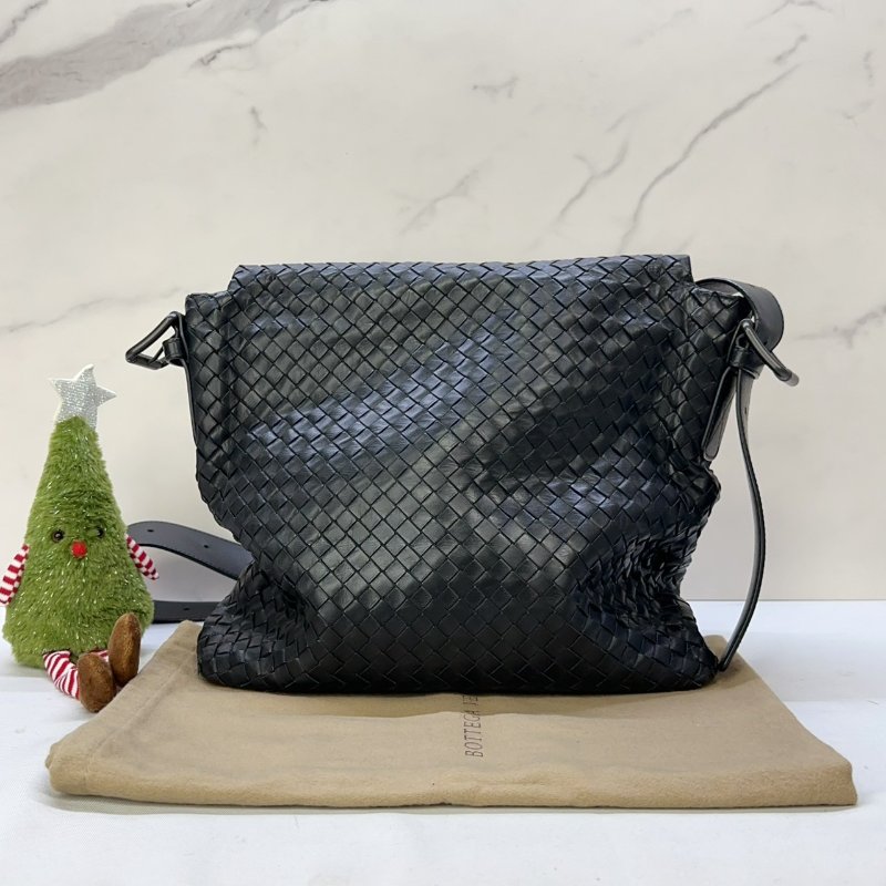 BV 小羊皮翻蓋郵差包-1