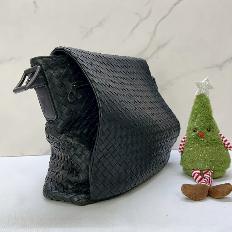 BV 小羊皮翻蓋郵差包-2