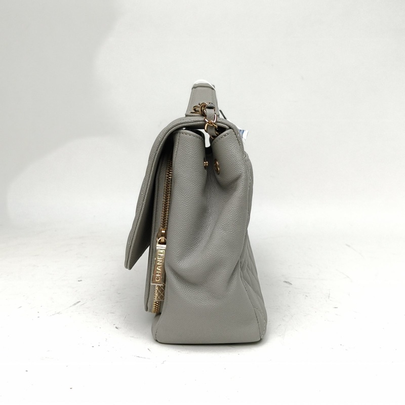 CHANEL Affinity口蓋郵差包大號灰色荔枝牛皮28開金扣-1