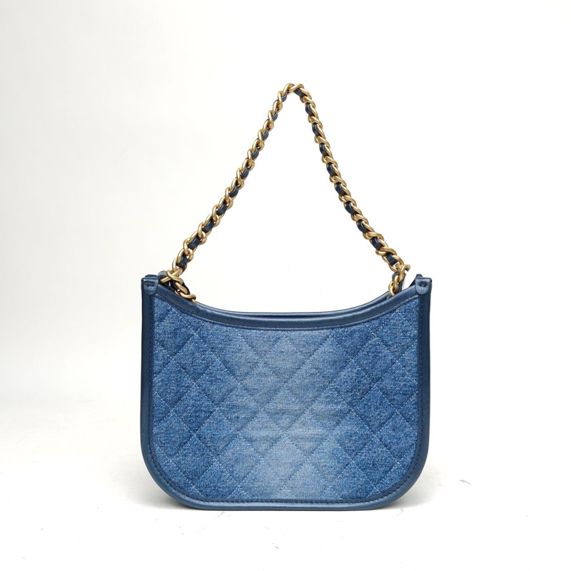 CHANEL 24SHobo嬉皮包橫版牛仔藍晶片開金扣-2