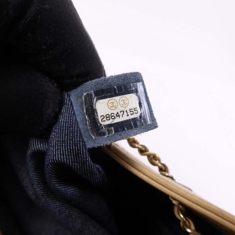 CHANEL 牛皮皮革Egyptian Amulet金扣鏈帶肩背袋-7