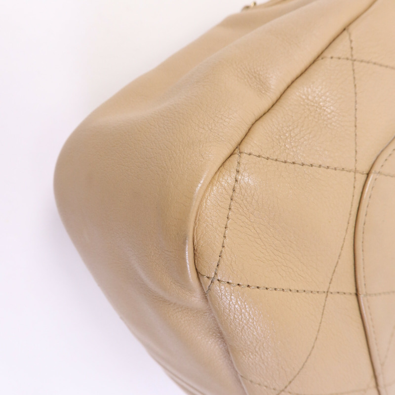 CHANEL 牛皮皮革Egyptian Amulet金扣鏈帶肩背袋-13