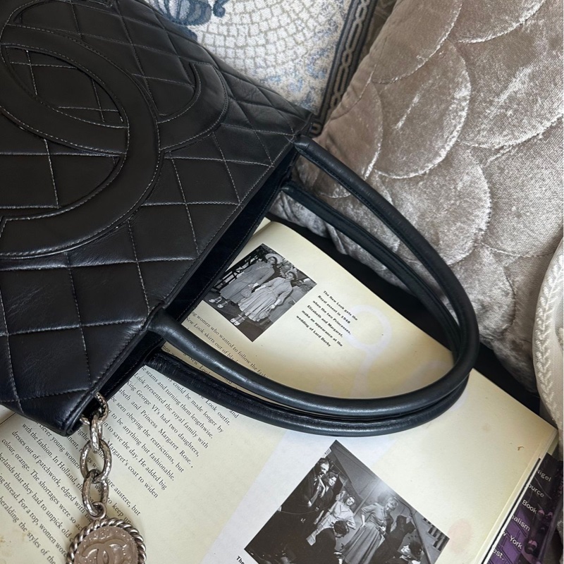 香奈兒 黑色 皮革 希爾頓包 黑銀 托特包 中古 包包 手袋 vintage chanel bag-11