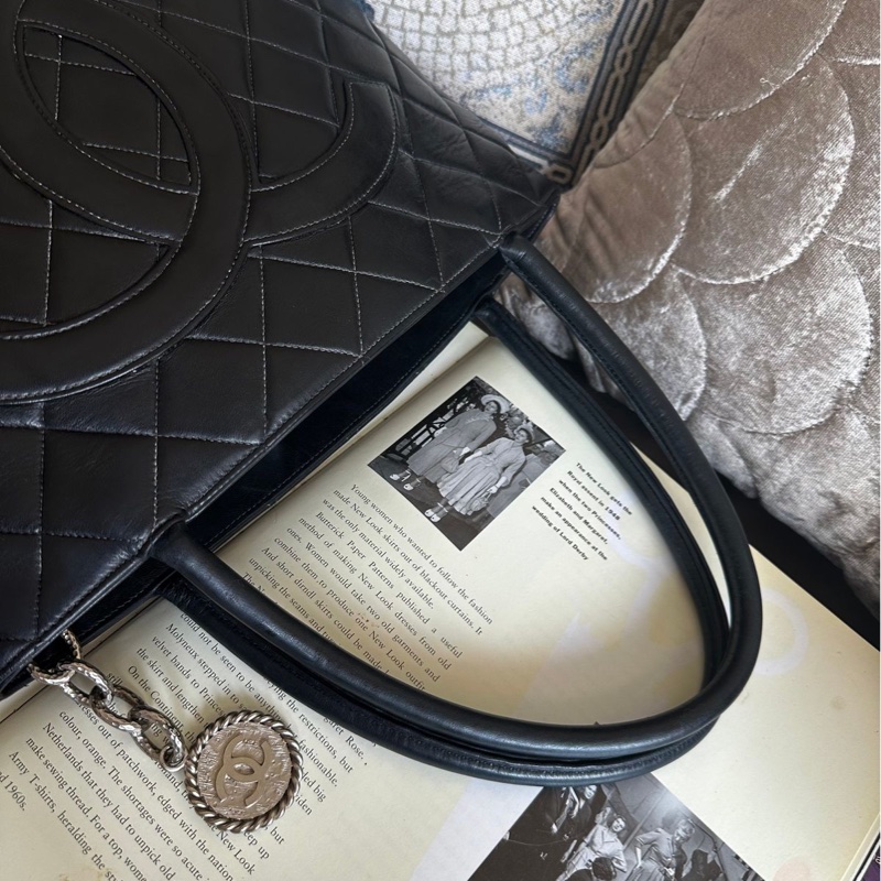 香奈兒 黑色 皮革 希爾頓包 黑銀 托特包 中古 包包 手袋 vintage chanel bag-12