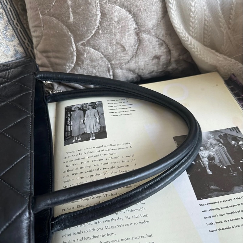 香奈兒 黑色 皮革 希爾頓包 黑銀 托特包 中古 包包 手袋 vintage chanel bag-14