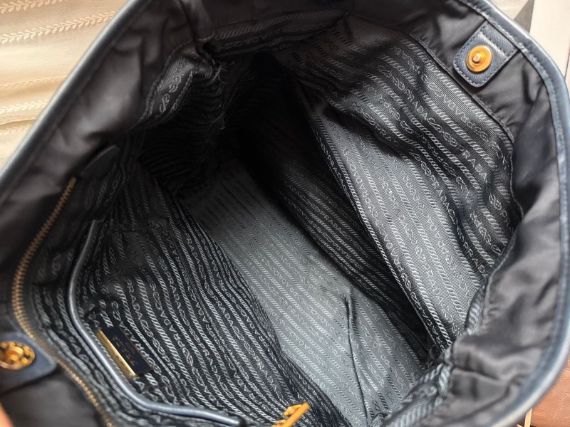 普拉特 深藍色尼龍托特包 prada nylon shoulder tote bag經典 實用性高 包 通勤包 包包 女生 男生-23