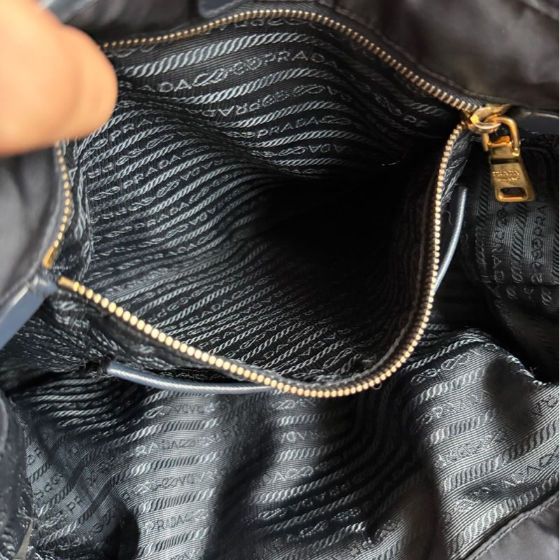 普拉特 深藍色尼龍托特包 prada nylon shoulder tote bag經典 實用性高 包 通勤包 包包 女生 男生-25