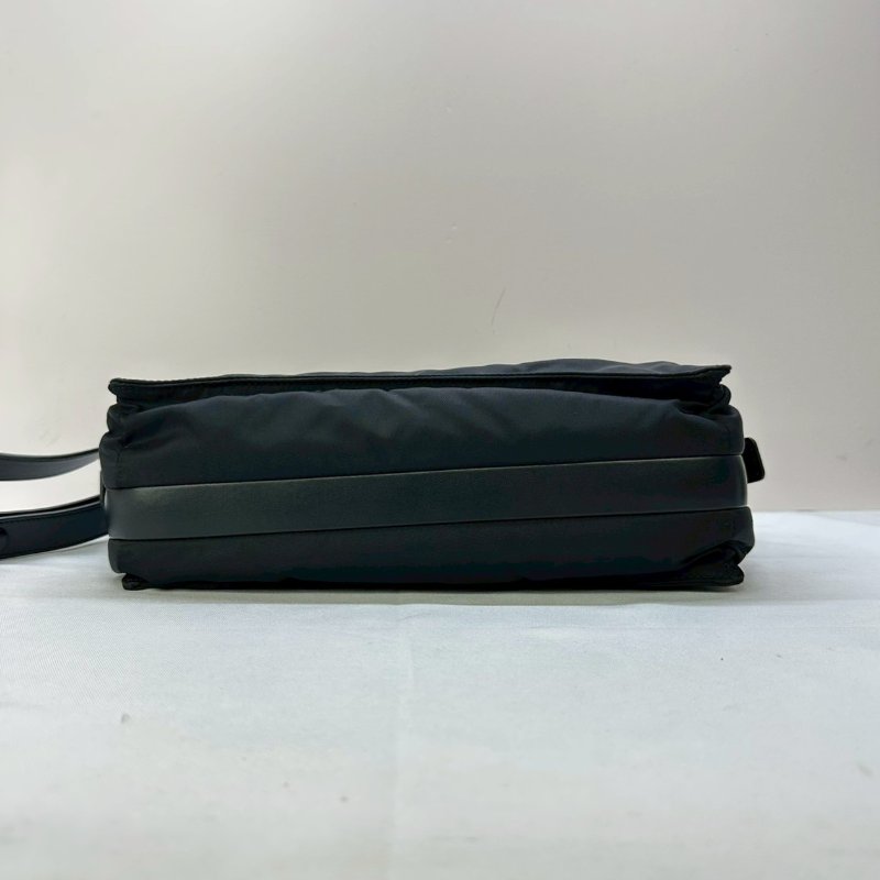 PRADA Traveller中款尼龍肩背包-6