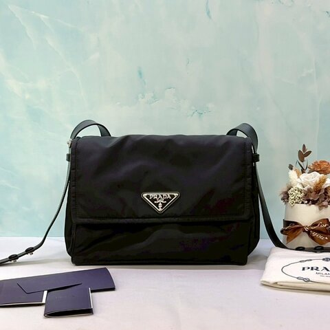 PRADA Traveller中款肩背包