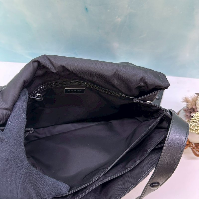 PRADA Traveller中款肩背包-4