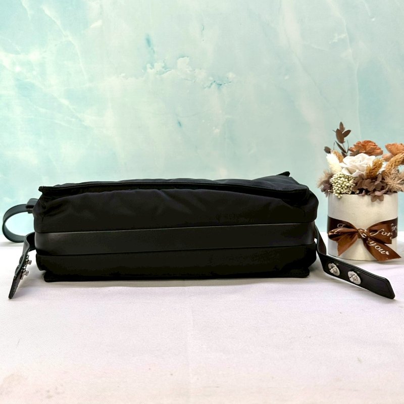 PRADA Traveller中款肩背包-6