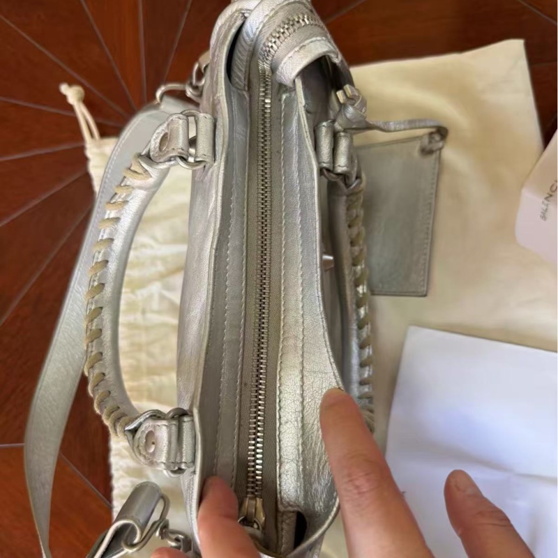 BALENCIAGA 太空銀LeCity mini機車包 23*16*6  9新配件塵袋-1