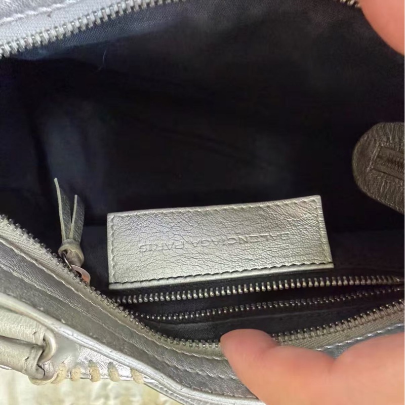 BALENCIAGA 太空銀LeCity mini機車包 23*16*6  9新配件塵袋-3