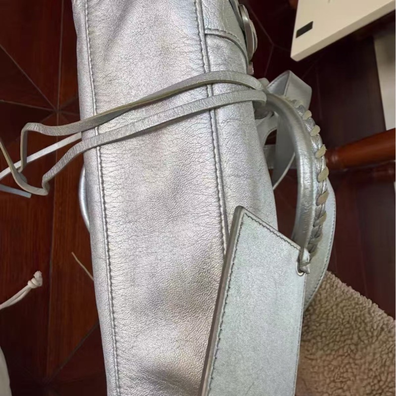 BALENCIAGA 太空銀LeCity mini機車包 23*16*6  9新配件塵袋-4