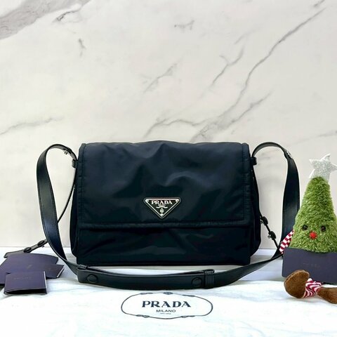 PRADA Traveller尼龍肩背包